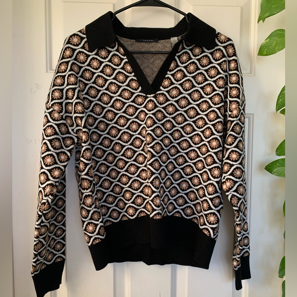 NWT Tahari Women’s large collared v-neck sweater